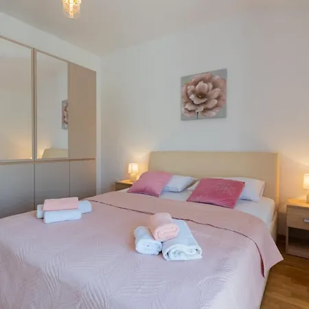 Melani Apartment