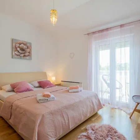 Apartment Melani *