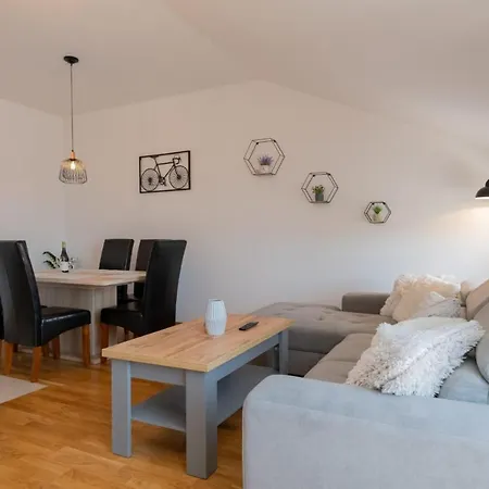 Melani Apartment